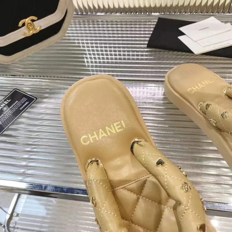 👟👟Ex-factory price 460👟👟 CHANEL 2022SS C Jia Xiaoxiang new summer bread slippers flip-flops flip-flops beach sandals original 7100 purchase development production Xiaoxiang 2023 summer hot style bread slippers irresistibly cute! The color of macarons and ice cream combined with the chubby figure is like stepping on bread or clouds ☁️Super strong wrapping feeling!  Fabric: Original customized super soft sheepskin Lining: Original customized super soft sheepskin Sole: Exclusive molded ultra-light foam outsole Sole thickness: 2CM Size: 35-40
